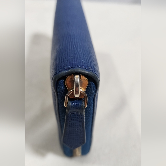 Fendi Selleria long zip. Slight fading int cloth pockets. Liggt coin residue - Picture 7 of 16